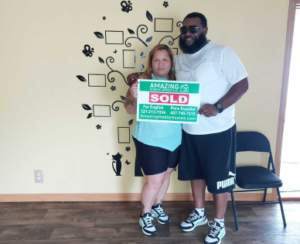 happy couple amazing mobile home buyers